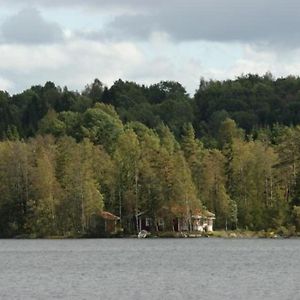 Gemuetliches Holzhaus Am See Mit Boot Und Ideal Zum Angeln Villa Sexdrega Exterior photo