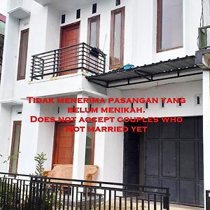 Ganendra Syari'Ah Guesthouse Diyeng Exterior photo
