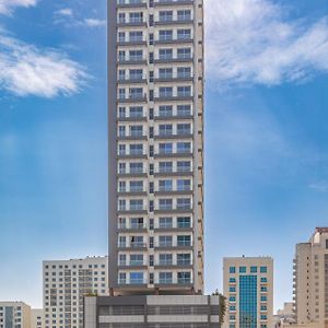 Afaq Tower Lägenhet Manama Exterior photo