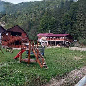 La Marian Pensiune Restaurant Hotell Munună Exterior photo