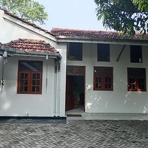 Shalom Residencies Lägenhet Negombo Exterior photo