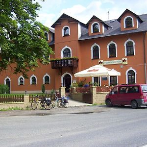 Penzion U Cervenych Vrat Hotell Chudolazy Exterior photo