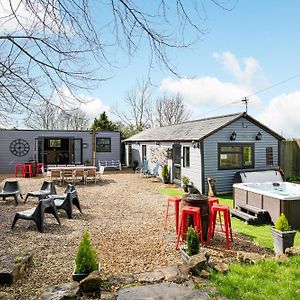 The Pine Cabins Including Games Room, Camp Fire & Hot Tub Bristol Exterior photo