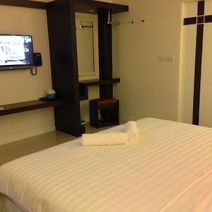 Saabpaiboon Grand Resort Ban Talat Room photo