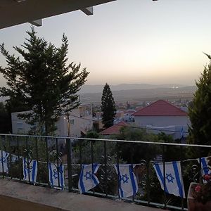 הסוויטה של דפנחי Lägenhet Ramat Yishay Exterior photo