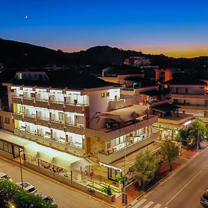 Hotel Il Moro Roseto Degli Abruzzi Exterior photo