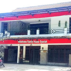 Velodrome Family House Syariah Hotell Ngadipuro Exterior photo