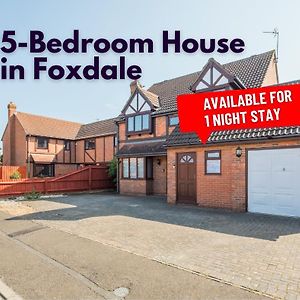 Modern 5-Bedroom House In Foxdale Ideal For Family And Groups With Flexible Stays Peterborough Exterior photo