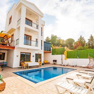 Ozel Havuzlu Ve Deniz Manzarali 5 Odali Villa Milas Exterior photo