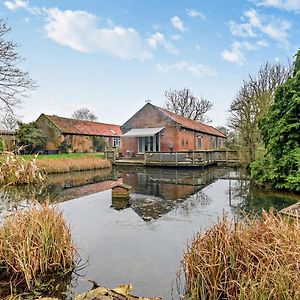 Bridgewater Barn Villa Metfield Exterior photo