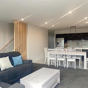 Modern Luxury Four Bedroom House Christchurch Exterior photo