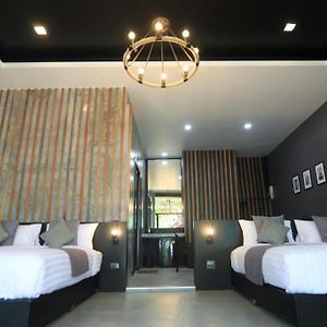 Baan Chao Mai Beach House Hotell Trang Exterior photo