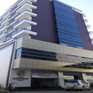 Grand Cendrawasih Hotel Makassar Exterior photo