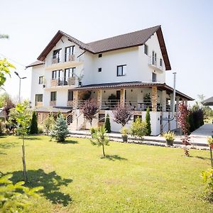 Rem Garden Hotell Novaci-Străini Exterior photo