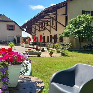 Gite Le Champfort Hotell Bourgoin-Jallieu Exterior photo