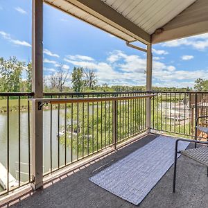 Lake Erie Getaway With Dock About 13 Mi To Port Clinton! Lägenhet Oak Harbor Exterior photo