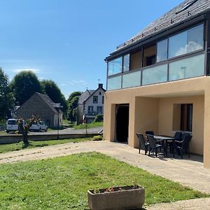 Appartement Au Bord Du Lac Avec Terrasse La Tour-dʼAuvergne Exterior photo