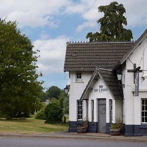 Crossroads By Chef & Brewer Collection Hotell Weedon Bec Exterior photo