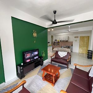 Peaceful Pines 4 Rooms & Netflix By Ezyroom Melaka Ayer Keroh Exterior photo