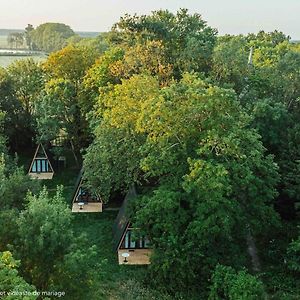 Ecolodges De Reve Dans Un Chateau De Conte De Fees Les-Trois-Moutiers Exterior photo