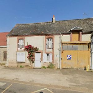 Escapade Paisible: Gite Pour 8 A Saint-Hilaire-Sur-Yerre, Jardin Clos, Proche Chateaudun Et Chartres - Fr-1-581-131 Villa Exterior photo