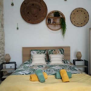 Le Cosy Cabarieu Bed and Breakfast Saint-André-de-Cubzac Room photo