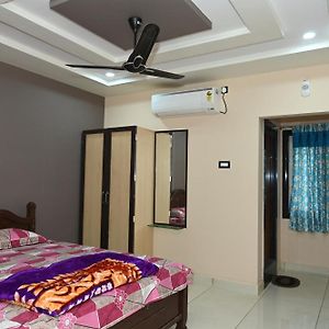 Sri Devi Grand Hotell Samalkot Exterior photo