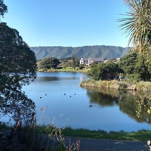 By The Lagoon In Waikanae Beach Villa Exterior photo