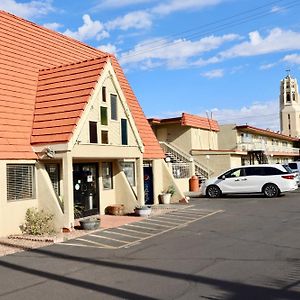 Super 8 By Wyndham Albuquerque Downtown Motell Exterior photo