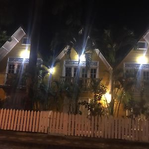 Charming Yellow Houses Studio With Terrace Bocas del Toro Exterior photo