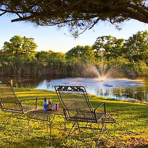 Cupid - Reindeer Ranch At Round Top Hotell Carmine Exterior photo