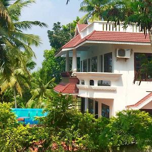 Whispering Kera Hotell Poovar Exterior photo