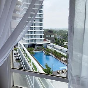 Pool View Window At Mesavirre Garden Residence Bacolod Exterior photo