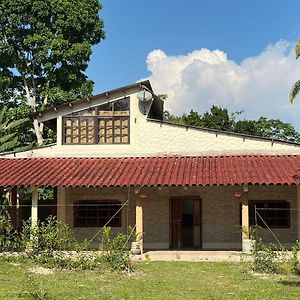 Casa Alojamiento La Cascina Hotell Iquitos Exterior photo