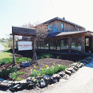 The Arnold House Hotell Livingston Manor Exterior photo