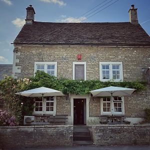 Neeld Arms Hotell Grittleton Exterior photo