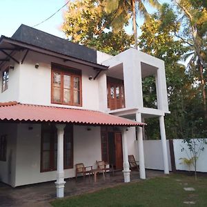 Lucky Holiday Home Anuradhapura Exterior photo