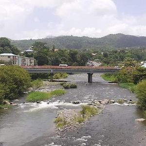 River Side Hotell Roseau Exterior photo