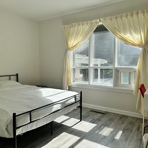 Queen Comfort Close To Finch Station & Shopping Hotell Toronto Exterior photo