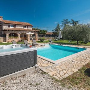 Cozy Home In Porec With Jacuzzi Exterior photo