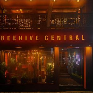 Beehive Central Hotell Malé Exterior photo