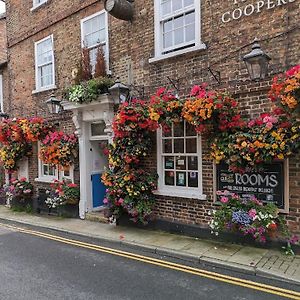 The Three Coopers Bed and Breakfast Bedale Exterior photo