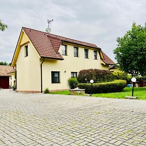 Penzion Hurka Hotell Pardubice Exterior photo