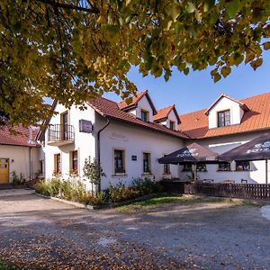 Penzion Stribrna Lhota Hotell Mníšek pod Brdy Exterior photo