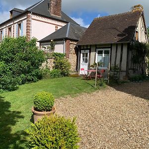 La Maison De Maud Bed and Breakfast Chaise-Dieu-du-Theil Exterior photo