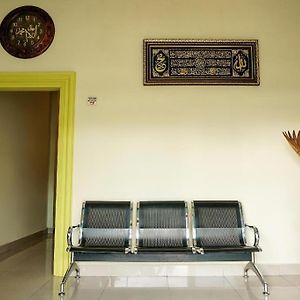 Oyo 733 Mina Homestay Bukittinggi Exterior photo