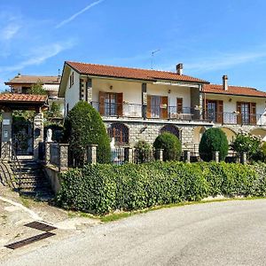 Beautiful Apartment In Cembrano With Kitchenette San Pietro Vara Exterior photo