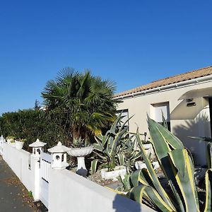 Chambre Lit Double Dans Pavillon , Chez Lilyanne Bed and Breakfast Tonnay-Charente Exterior photo