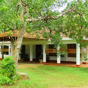 Kandy Little White House Hotell Exterior photo