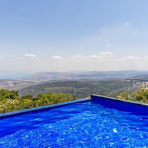 Red And White אדום לבן Villa Amirim Exterior photo